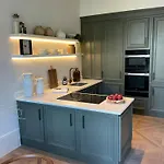 Marble Arch Prestige Apartment