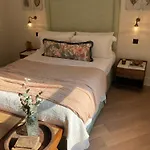 Marble Arch Prestige Apartment